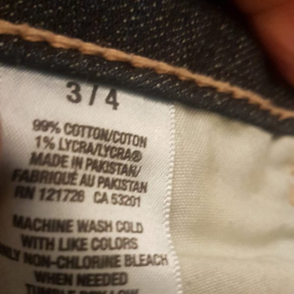 Women's Denim Capris - Picture 4 of 4